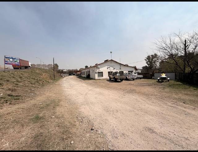 1,288M² WAREHOUSE FOR SALE IN RIVERSIDE
